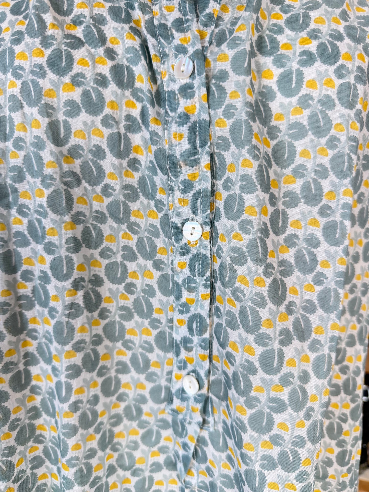 Nimbu Sleeveless Dilip Blouse in Livy Grey