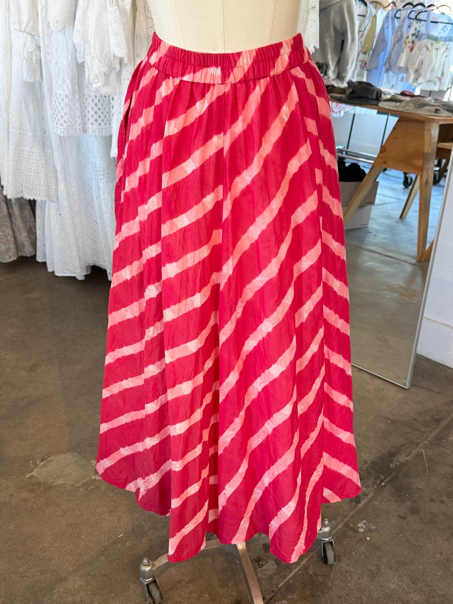 Nimbu Gipsy Skirt in Tie-Dye Red/Pink