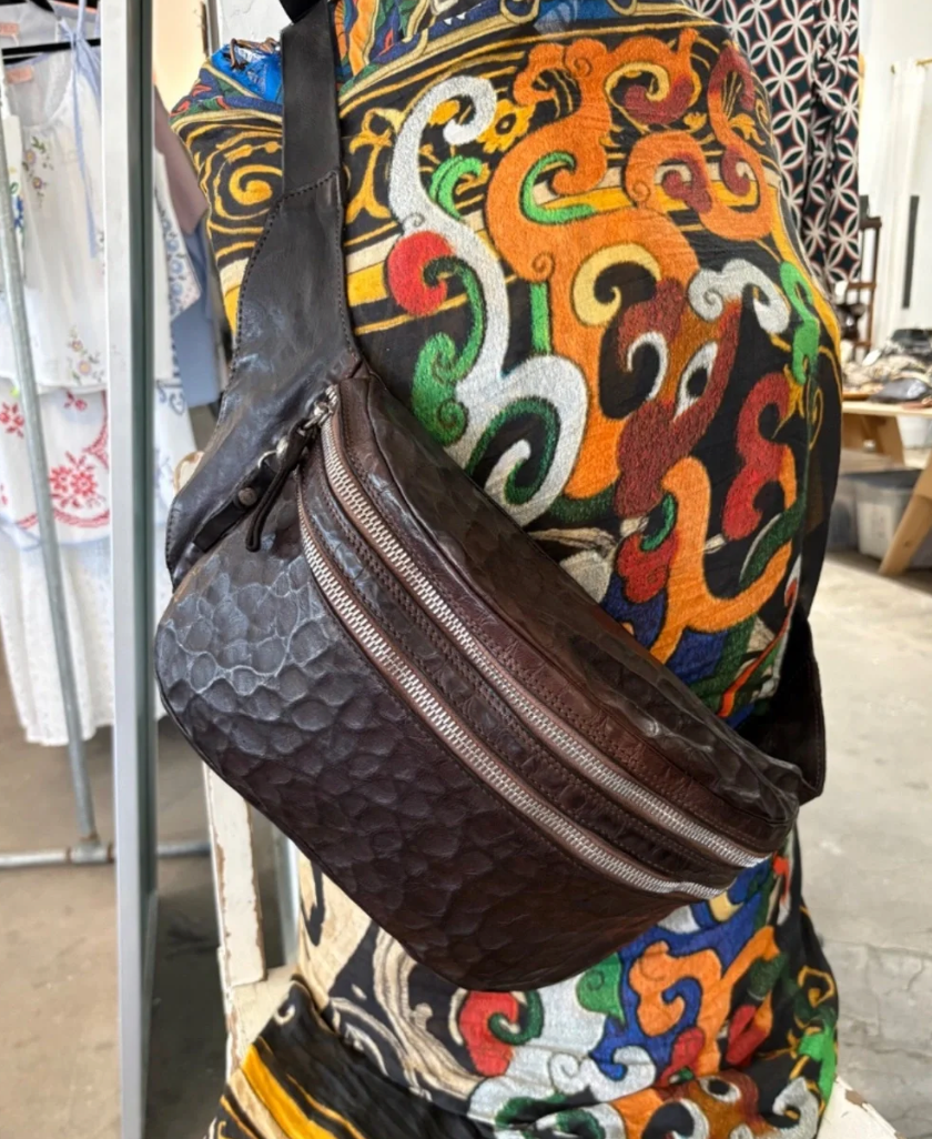 Campomaggi Tasso Marsupio Embossed Leather Crossbody Bag in Moro