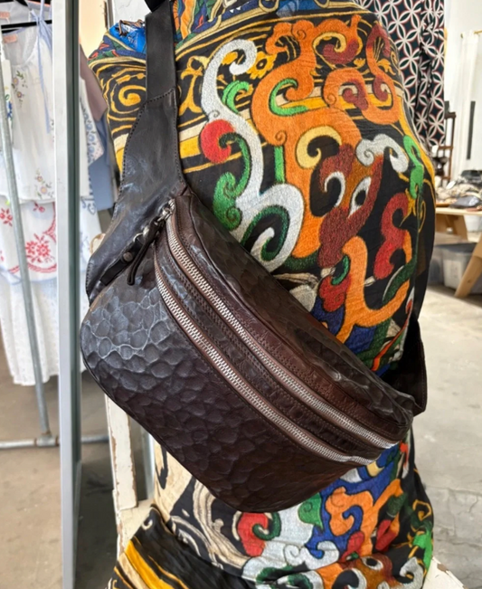 Campomaggi Tasso Marsupio Embossed Leather Crossbody Bag in Moro